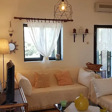 Sunsetview Seaside Apartment, Akti * Ελιά